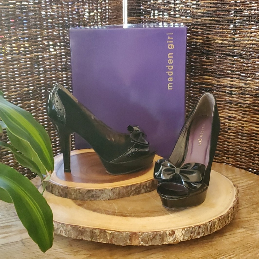 Madden Girl 🍒Peep Toe Bow Velvet Patent Stiletto